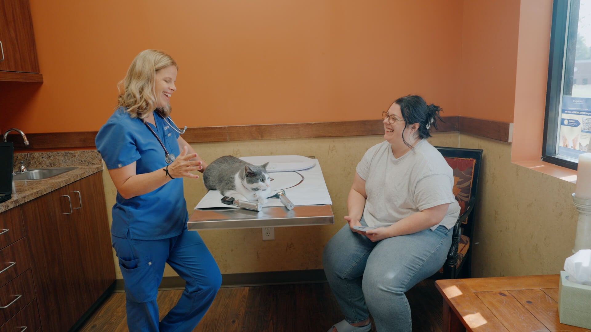 Veterinary Transparent Pricing in Wake Forest Veterinarian discussing treatment recommendations with pet parent